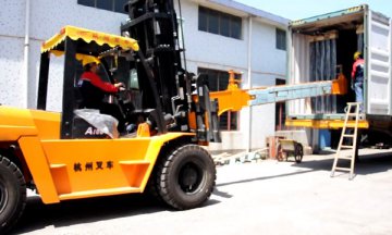 杭州叉車(chē)|玻璃行業(yè)，叉車(chē)串桿屬具卸貨實(shí)拍案例